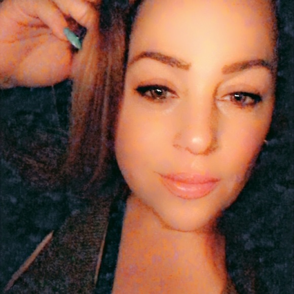 Meet your Posher, Nicole - Picture 1 of 1